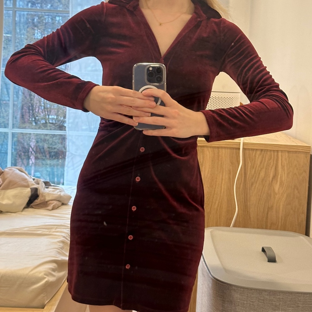Wine red velvet🍷dress with elegant ruching